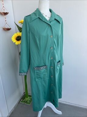 Vintage 70s Green Volup Long Sleeve Dagger Collar Midi Dress Striped Trim